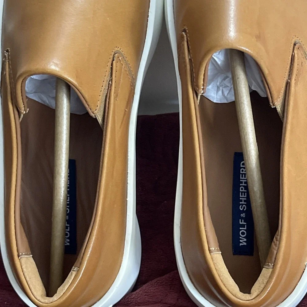 NIB Wolf and Shepherd Cruise Slip‎ On Loafer Men 7.5/Women 9 Honey Brown White